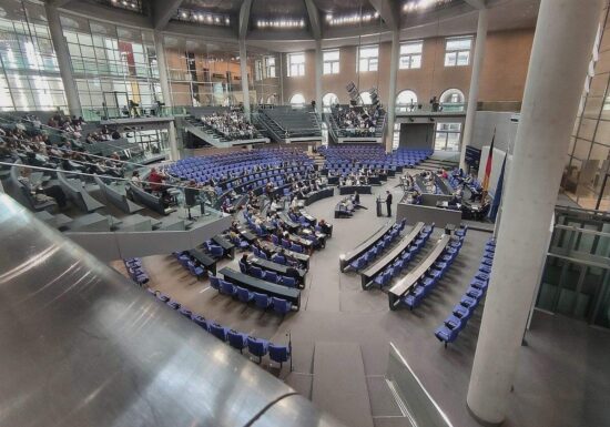 Bundestag beschließt elektronische Fußfessel bei häuslicher Gewalt