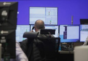 Dax startet im Minus - Anleger fürchten erneute Nahost-Eskalation