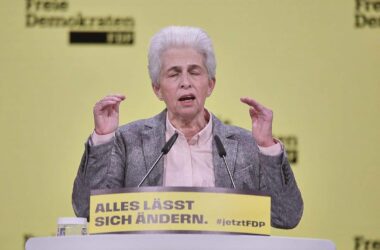Strack-Zimmermann mahnt Merz zu mehr Besonnenheit