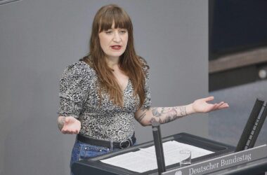 Reichinnek wirft Koalition "ein Jahr Chaos" vor
