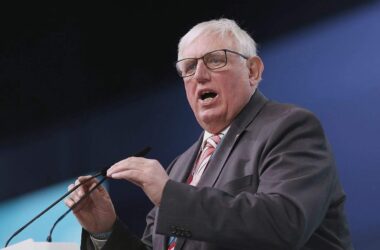 Laumann mahnt Koalition zu Geschlossenheit bei Reformen