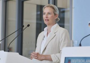 Juli Zeh würde mit Alice Weidel diskutieren