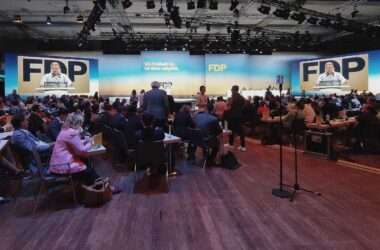 FDP setzt Parteitag fort - Antragsberatung im Fokus