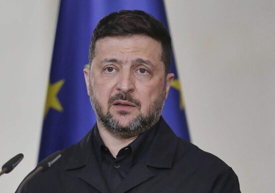 Selenskyj meldet massive russische Drohnenangriffe
