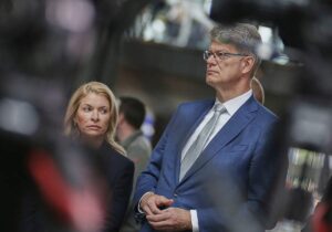 Schnieder erhöht Druck auf Bahn-Chefin Palla