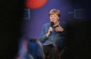 Wagenknecht unterstützt Merkels Forderung nach mehr Diplomatie