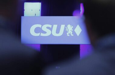 Weber drängt CSU zu Neuausrichtung