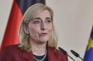Warken: Ebola-Pandemie "nahezu ausgeschlossen"