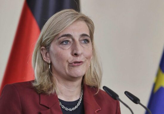 Warken: Ebola-Pandemie "nahezu ausgeschlossen"