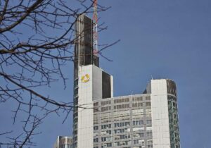 DSW zweifelt an eigenständiger Zukunft der Commerzbank