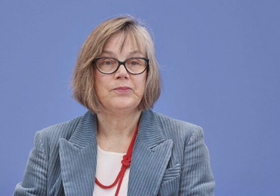 Caritas-Präsidentin kritisiert geplante Pflegereform
