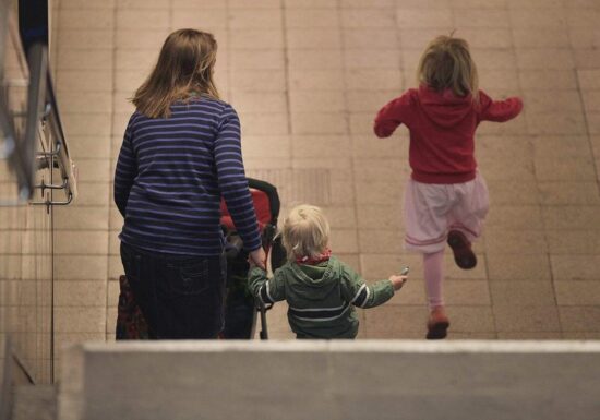 Grüne starten Petition gegen Kürzungen bei Frauen und Kindern