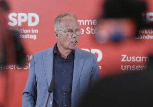 Miersch sieht Demokratie in Deutschland "massiv unter Druck"