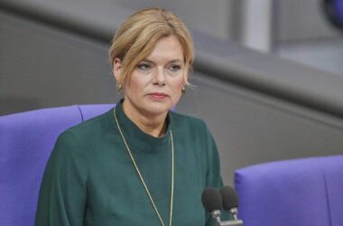 Klöckner lässt am Sonntag Regenbogenflagge auf Bundestag hissen