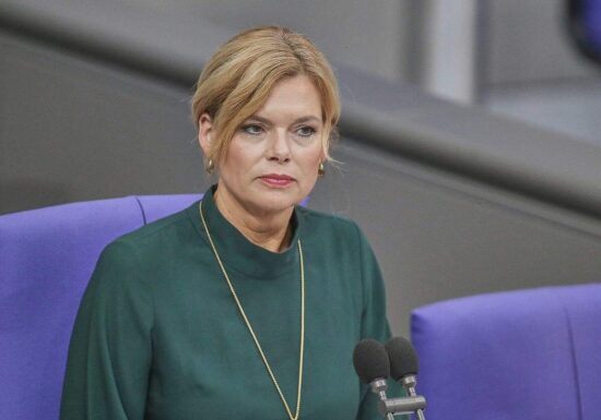 Klöckner lässt am Sonntag Regenbogenflagge auf Bundestag hissen