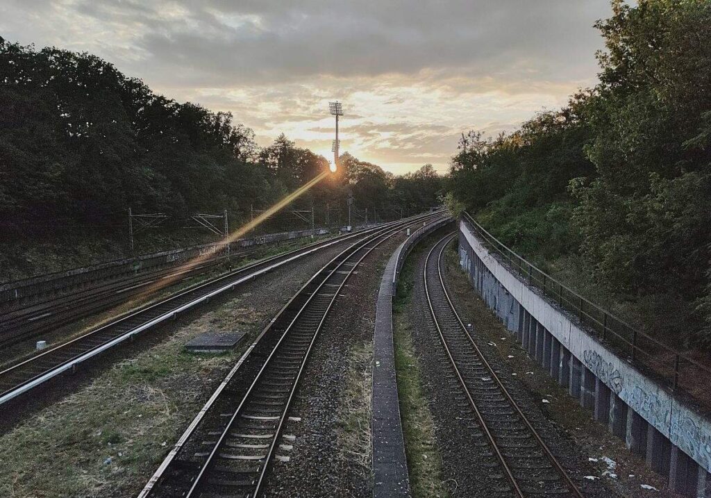 Bahnbranche fordert Reform der Trassenpreise von Schnieder