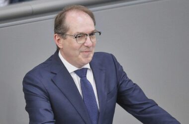 Dobrindt will Abschiebungen von Straftätern beschleunigen