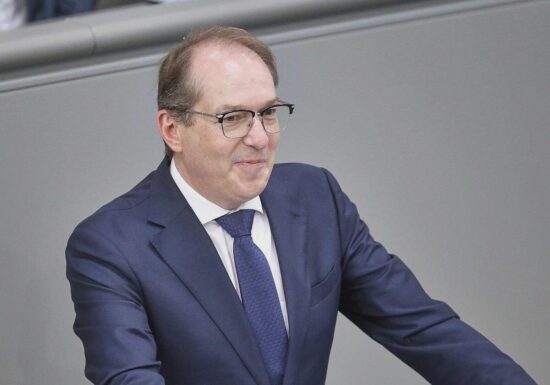 Dobrindt will Abschiebungen von Straftätern beschleunigen