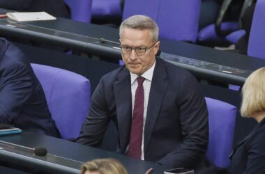 Wildberger räumt Fehler bei 1.000-Euro-Prämie ein