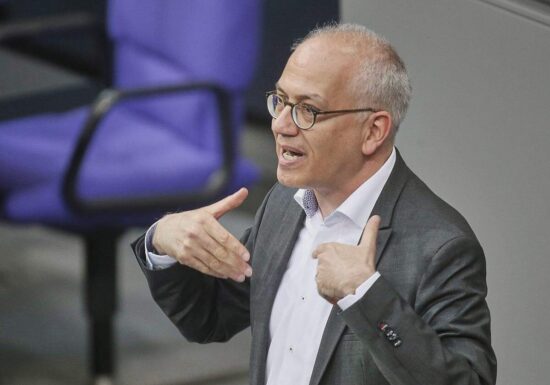 Al-Wazir begrüßt Anklage gegen Scheuer wegen Maut-Skandal