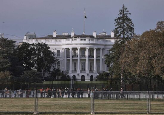 Trump: USA setzen Militäreinsatz in Straße von Hormus aus