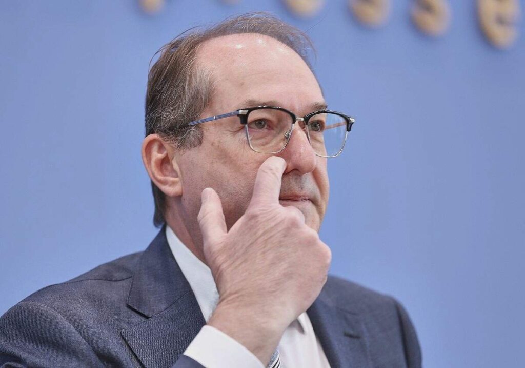 Dobrindt kritisiert Warnungen vor AfD-Staatsstreich