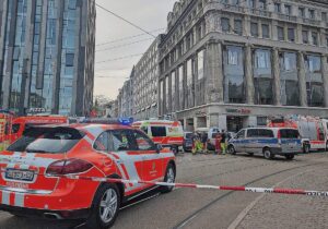Auto rast in Leipzig im Menschenmenge - Tote und Verletzte