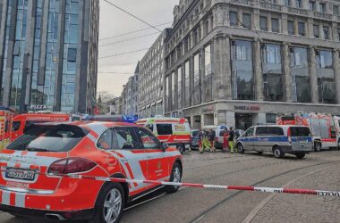 Auto rast in Leipzig im Menschenmenge - Tote und Verletzte