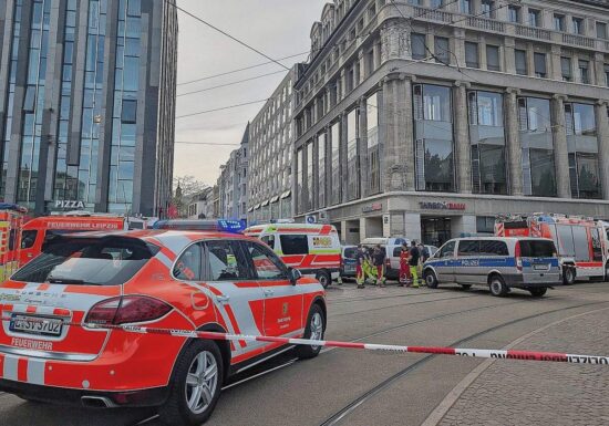 Auto rast in Leipzig im Menschenmenge - Tote und Verletzte