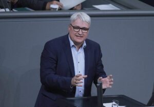 Neuer bpb-Präsident: Demokratievertrauen ist gesunken