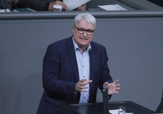 Neuer bpb-Präsident: Demokratievertrauen ist gesunken