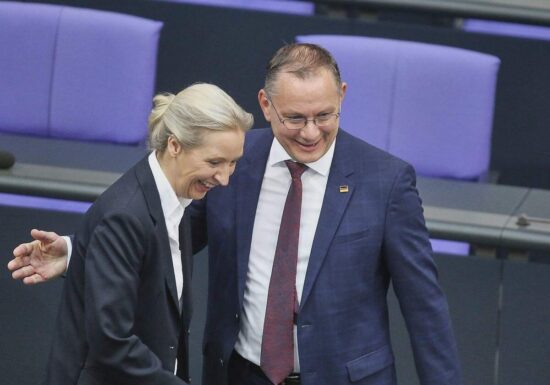 Forsa: AfD trotz leichter Verluste weiter vor Union