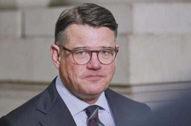 Rhein fordert härtere Sanktionen für Arbeitsverweigerer