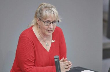 Opposition fordert schnelle Diäten-Aussetzung