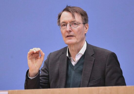 Lauterbach will weitere Ebola-Patienten aus USA aufnehmen