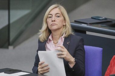 Warken pocht auf 16 Milliarden Euro Einsparungen in der GKV