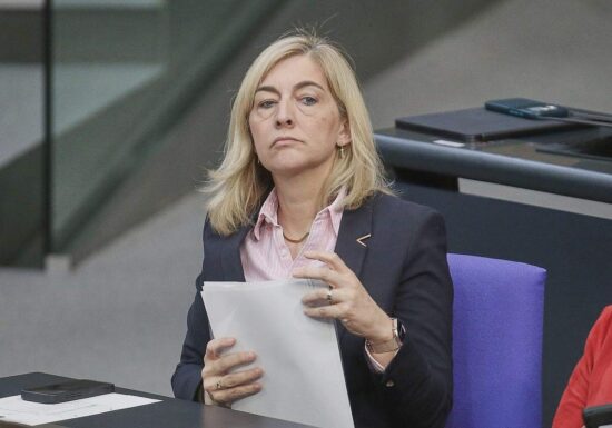 Warken pocht auf 16 Milliarden Euro Einsparungen in der GKV