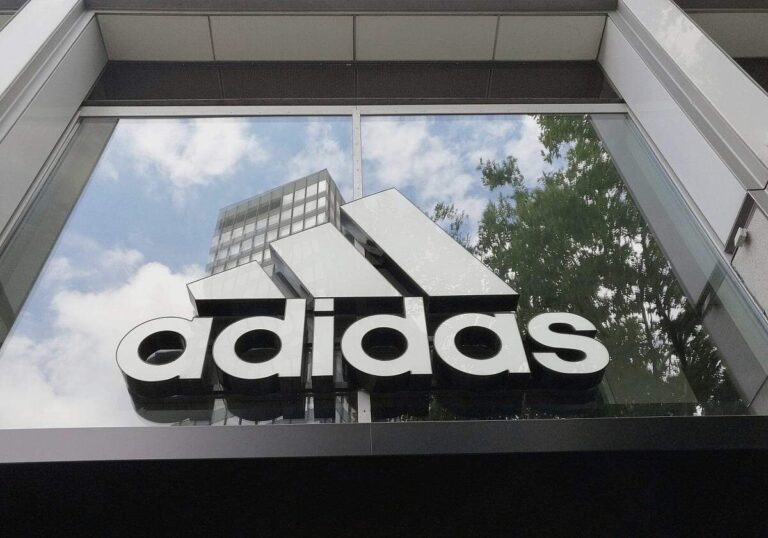 Adidas rechnet mit Absatzrekorden bei Fußball-WM