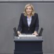 Warken will Sozialbeiträge langfristig senken