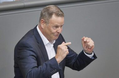 Linke wirft Merz nach WM-Post Realitätsverlust vor