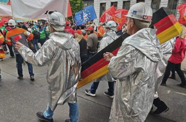 Rund Tausend Teilnehmer bei Stahldemo in Berlin