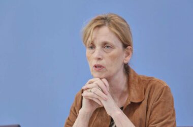 Städtetag erhöht bei "Demokratie leben" Druck auf Prien