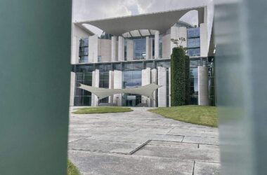 Bundesregierung verweigert Auskunft zu PR-Berater-Kosten