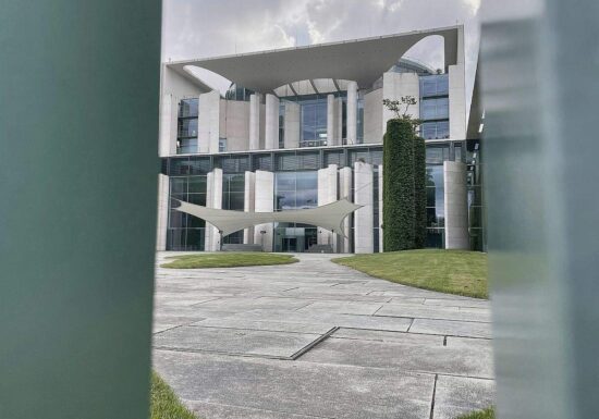 Bundesregierung verweigert Auskunft zu PR-Berater-Kosten