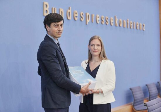 Neues Gutachten bescheinigt AfD Verfassungswidrigkeit