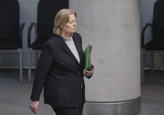 Bundesarbeitsministerin fordert Digitalsteuer