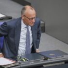 Ipsos: Grüne weiter vor SPD, Zufriedenheit mit Kanzler Merz sinkt