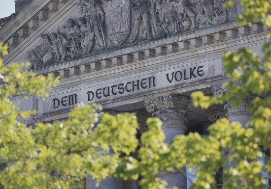 Bilger lehnt Streichung der Sommerpause ab