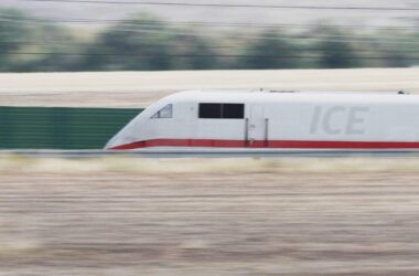 Schnieder nimmt Bahn zum Ferienstart in die Pflicht