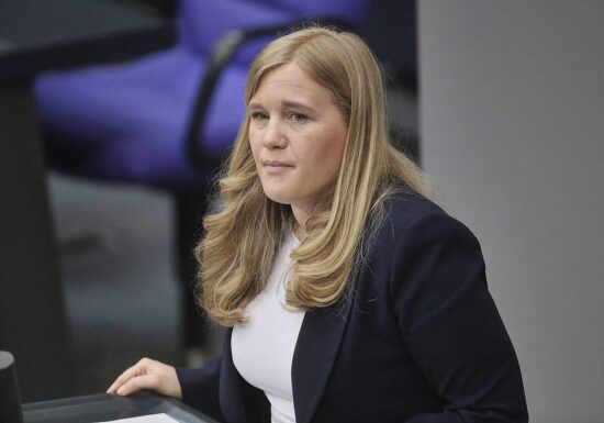 Ortleb kritisiert verpasste Umsetzung von EU-Lohntransparenz-Regeln